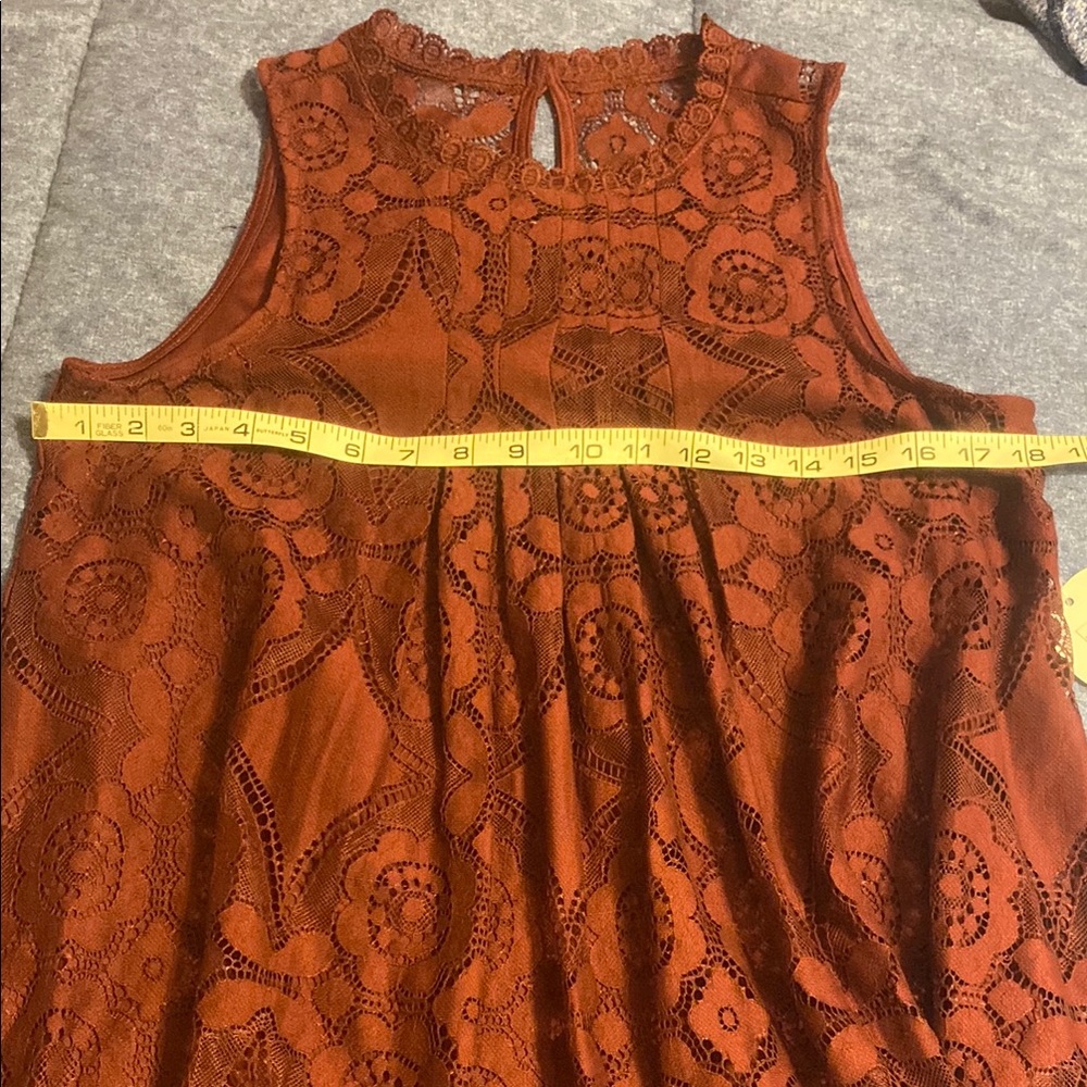 Burgundy Pleated Lace Blouse - Picture 5 of 6
